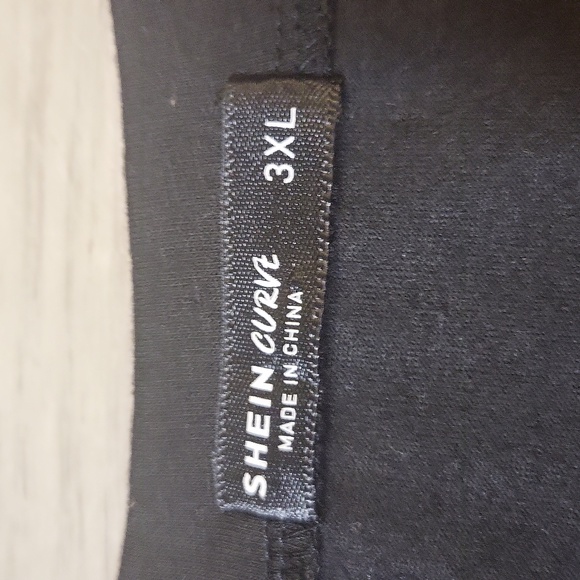 Shein curve top - Picture 5 of 5